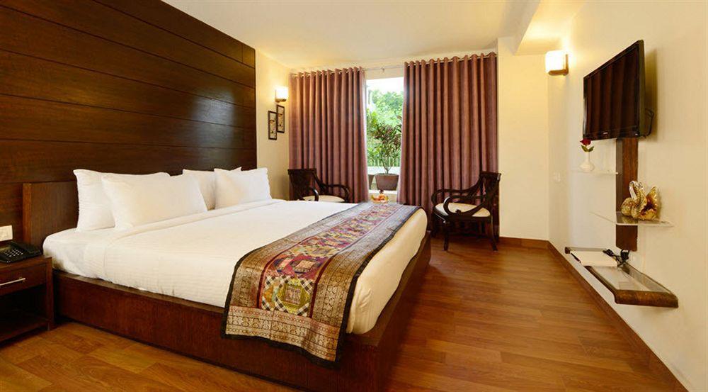Hotel Atulyaa Taj Agra  Esterno foto
