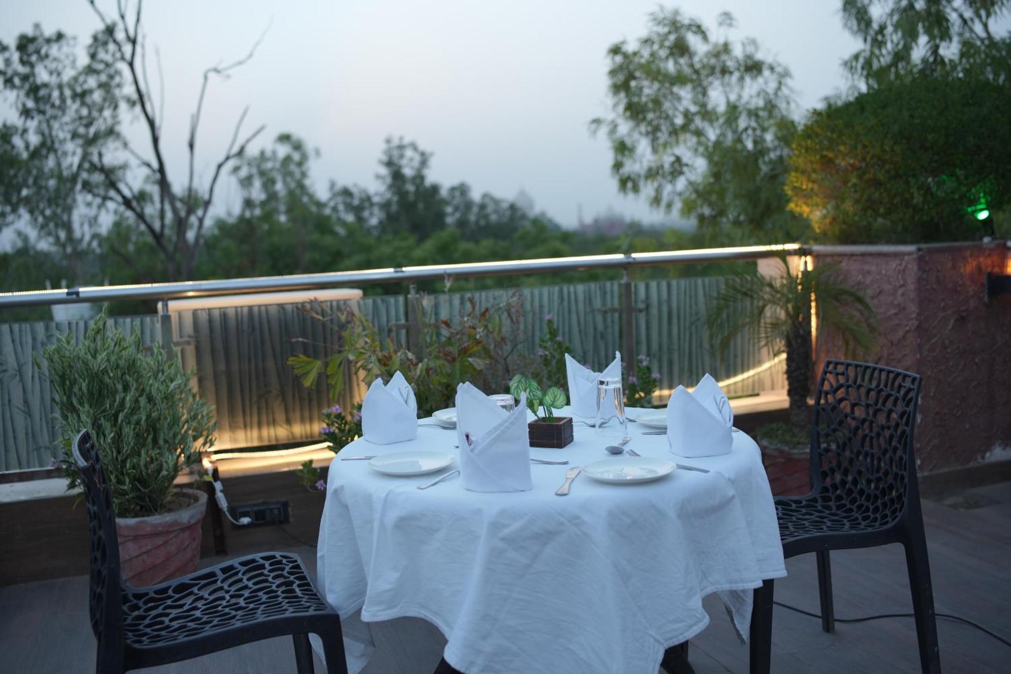 Hotel Atulyaa Taj Agra  Esterno foto